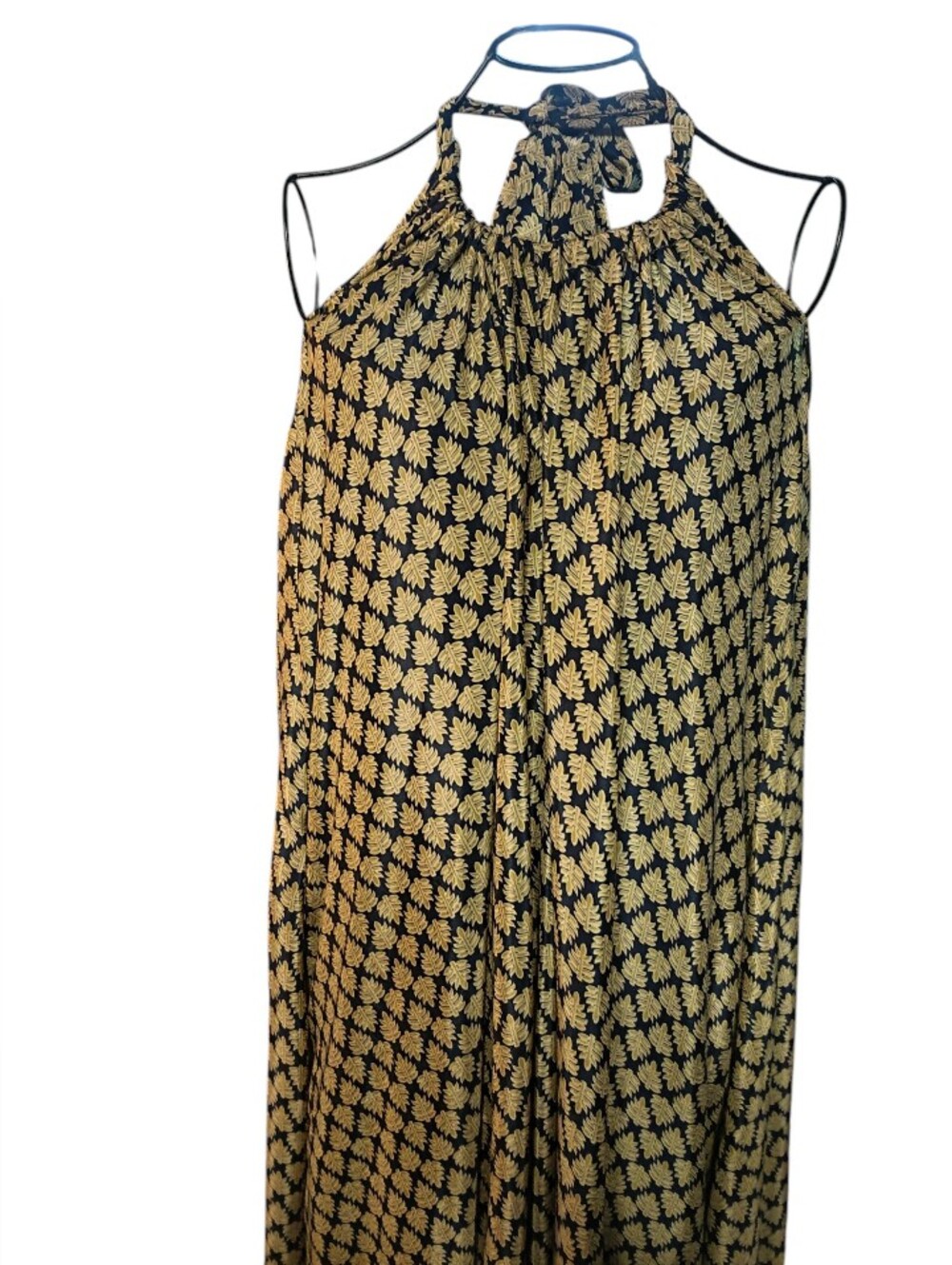 Women's Geometric Shape Halter Maxi Dress - Picture 2 of 4